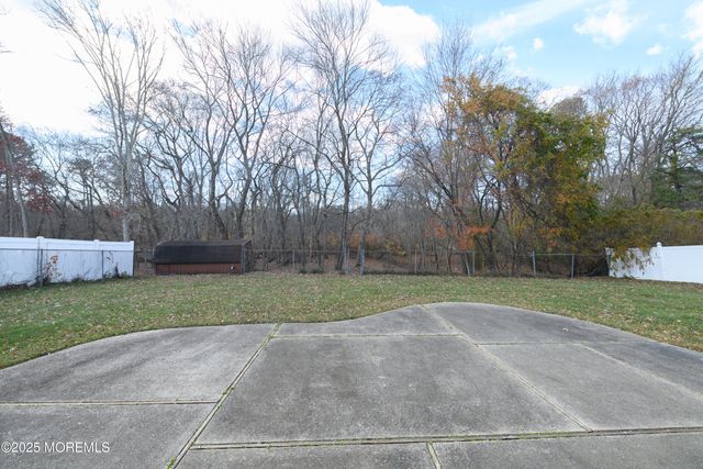 85 Starlight Road, Howell, NJ 07731