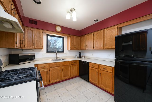 85 Starlight Road, Howell, NJ 07731