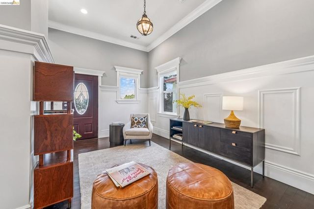 848 33rd St, Oakland, CA 94608