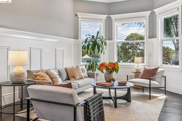 848 33rd St, Oakland, CA 94608