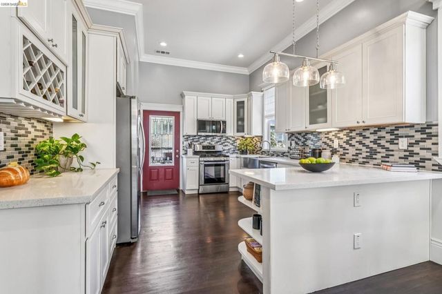 848 33rd St, Oakland, CA 94608