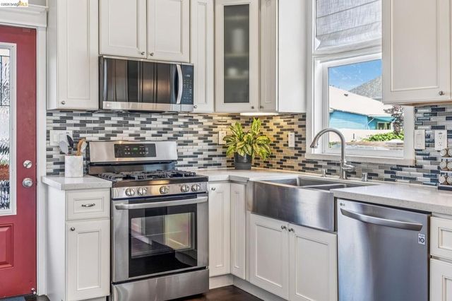 848 33rd St, Oakland, CA 94608