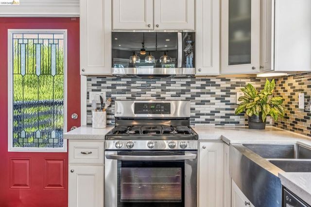 848 33rd St, Oakland, CA 94608