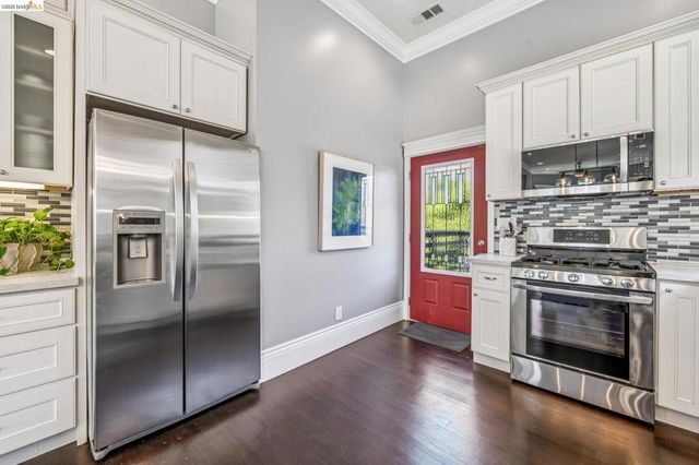 848 33rd St, Oakland, CA 94608