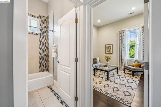 848 33rd St, Oakland, CA 94608