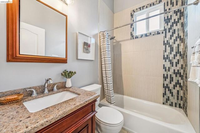 848 33rd St, Oakland, CA 94608