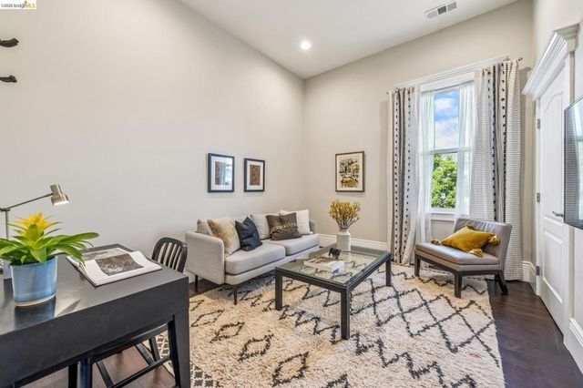 848 33rd St, Oakland, CA 94608