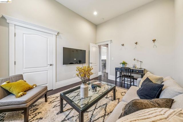 848 33rd St, Oakland, CA 94608