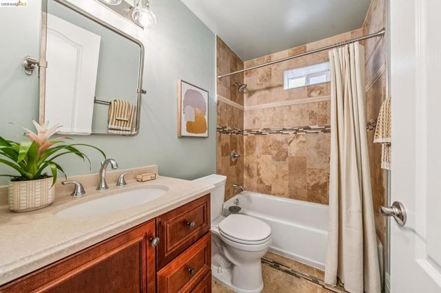 848 33rd St, Oakland, CA 94608