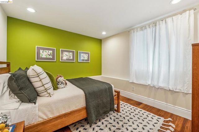 848 33rd St, Oakland, CA 94608