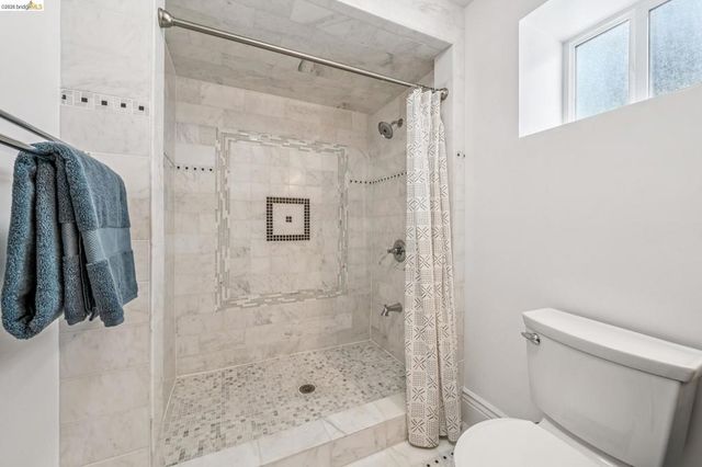 848 33rd St, Oakland, CA 94608