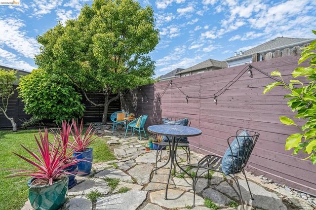 848 33rd St, Oakland, CA 94608