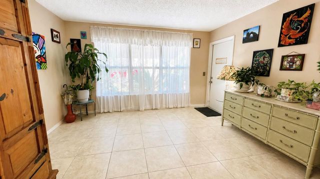 910 South Drive B, Delray Beach, FL 33445
