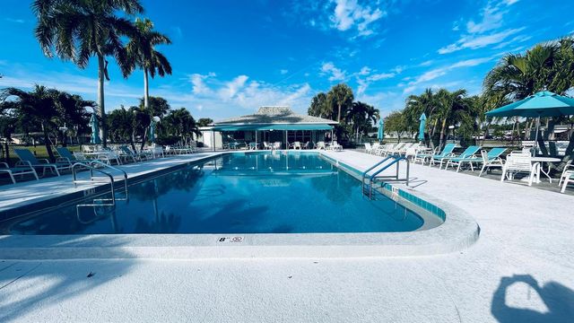 910 South Drive B, Delray Beach, FL 33445