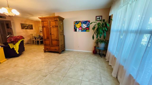 910 South Drive B, Delray Beach, FL 33445