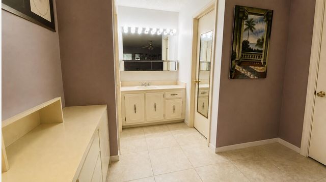 910 South Drive B, Delray Beach, FL 33445