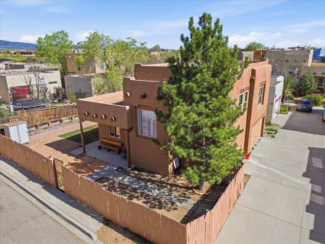 6036 Monte Verde Place, Santa Fe, NM 87507