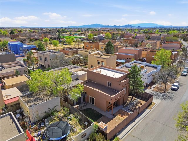 6036 Monte Verde Place, Santa Fe, NM 87507