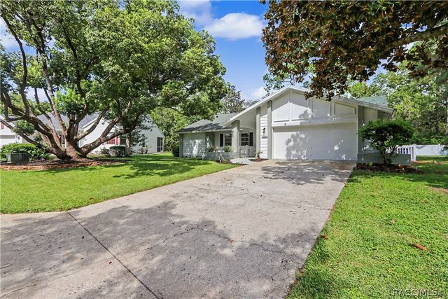 10 Colubrina Court, Homosassa, FL 34446