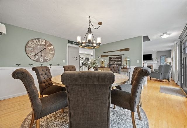 2 Bettys Neck Rd, Lakeville, MA 02347