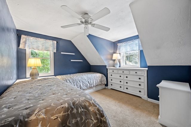 2 Bettys Neck Rd, Lakeville, MA 02347