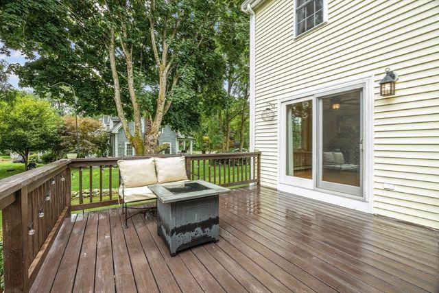 2 Bettys Neck Rd, Lakeville, MA 02347
