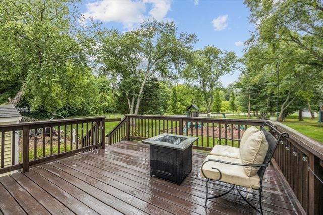 2 Bettys Neck Rd, Lakeville, MA 02347