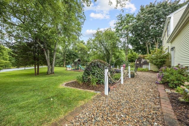 2 Bettys Neck Rd, Lakeville, MA 02347
