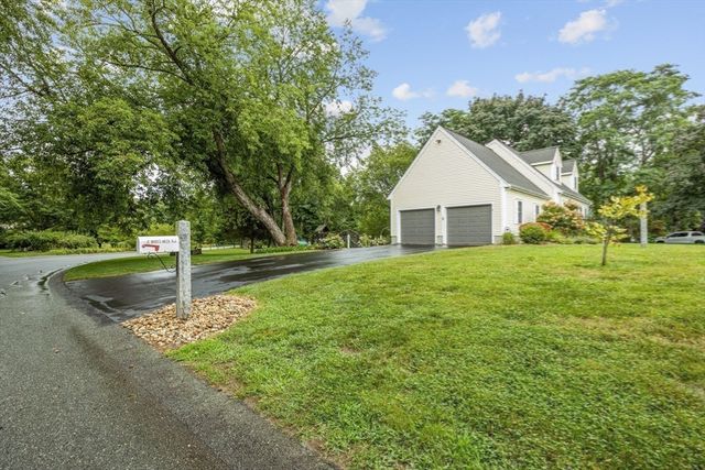 2 Bettys Neck Rd, Lakeville, MA 02347