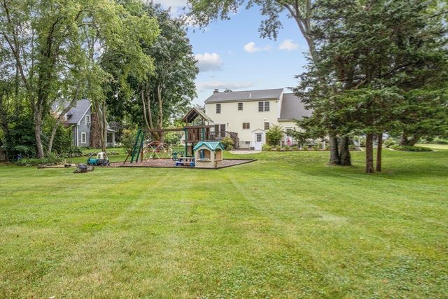 2 Bettys Neck Rd, Lakeville, MA 02347