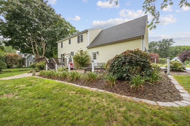2 Bettys Neck Rd, Lakeville, MA 02347