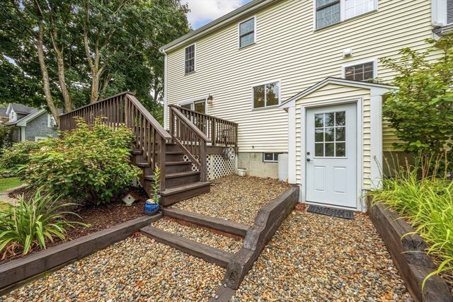 2 Bettys Neck Rd, Lakeville, MA 02347