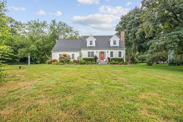 2 Bettys Neck Rd, Lakeville, MA 02347