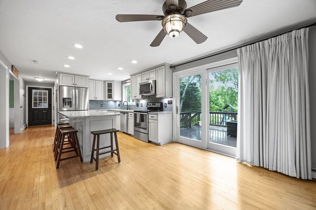 2 Bettys Neck Rd, Lakeville, MA 02347