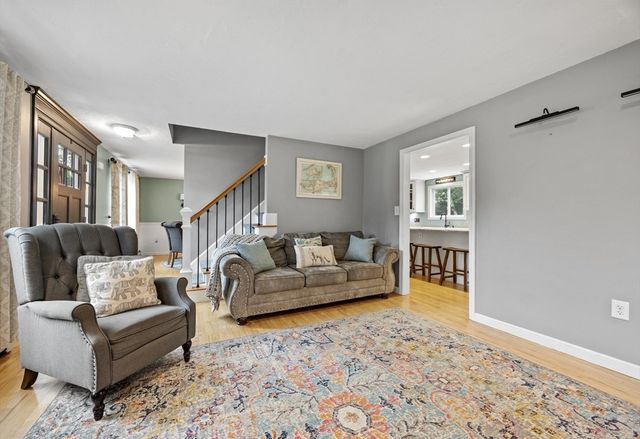 2 Bettys Neck Rd, Lakeville, MA 02347