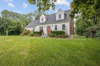2 Bettys Neck Rd, Lakeville, MA 02347