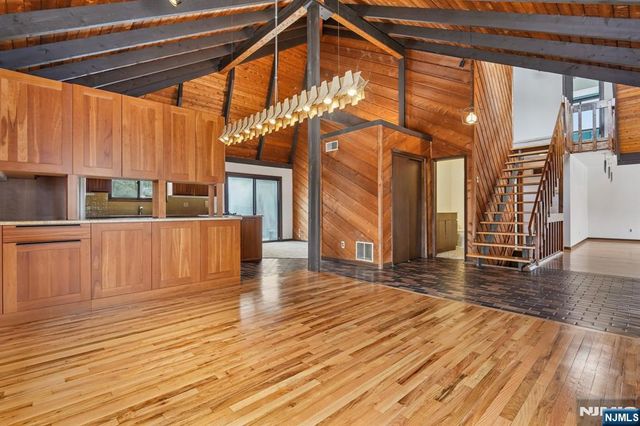 159 N Deer Trail, Ramsey, NJ 07446