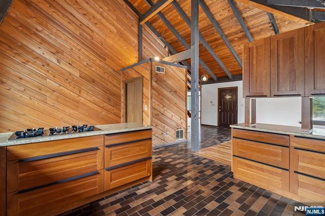 159 N Deer Trail, Ramsey, NJ 07446