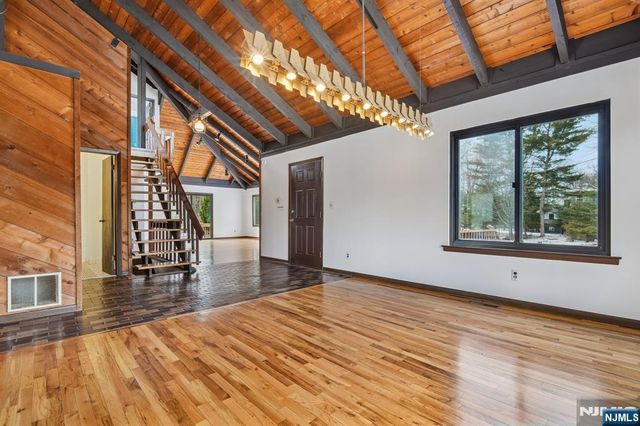 159 N Deer Trail, Ramsey, NJ 07446