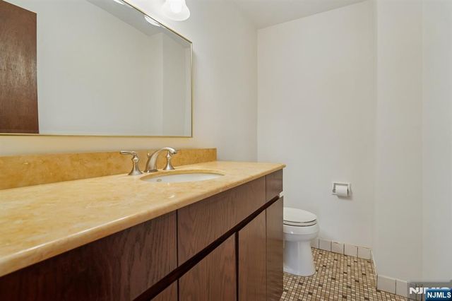 159 N Deer Trail, Ramsey, NJ 07446