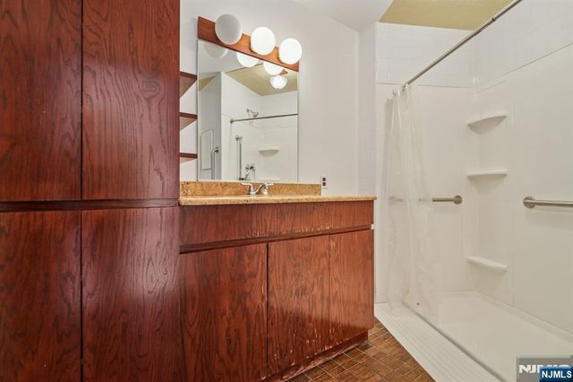 159 N Deer Trail, Ramsey, NJ 07446