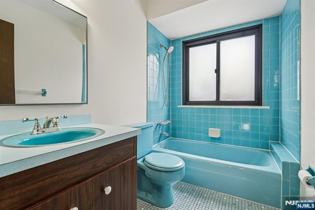 159 N Deer Trail, Ramsey, NJ 07446