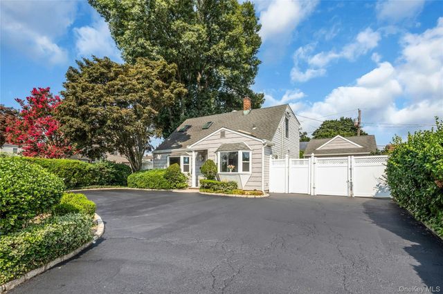 9 Academy Lane, Levittown, NY 11756