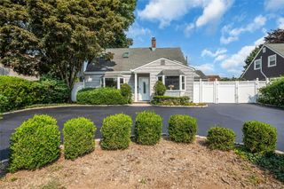 9 Academy Lane, Levittown, NY 11756