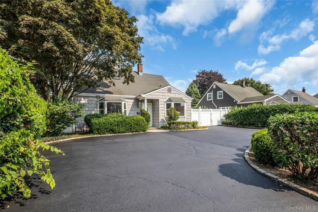 9 Academy Lane, Levittown, NY 11756 — photo 3