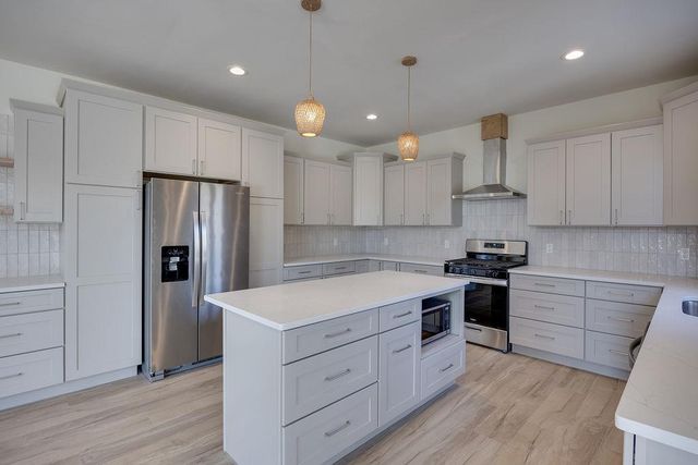 1113 N DIVISION Street, Waunakee, WI 53597