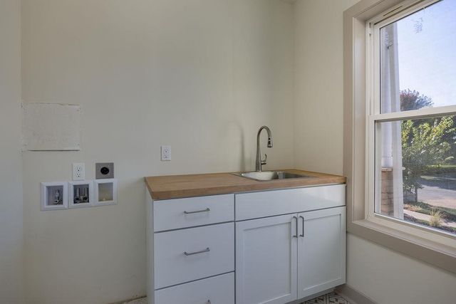 1113 N DIVISION Street, Waunakee, WI 53597