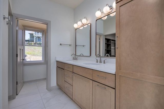 1113 N DIVISION Street, Waunakee, WI 53597