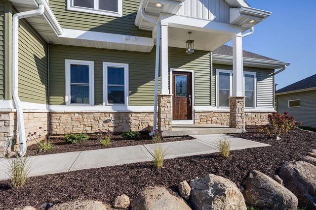 1113 N DIVISION Street, Waunakee, WI 53597