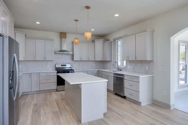 1113 N DIVISION Street, Waunakee, WI 53597